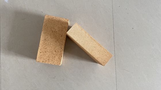 Khối cách nhiệt Gạch Alumina tiết kiệm năng lượng AL2O3 30% ~ 46%