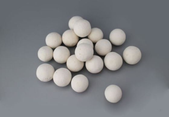 Hỗ trợ trơ nhôm oxit gốm bóng cho khí tự nhiên 1300-1400 Kg / M3