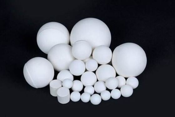 Bóng nhôm oxit tinh khiết cao 10 Mm Alumina mài phương tiện truyền thông Quả cầu gốm